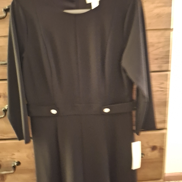 London Times Chic Black Crepe Fit And Flare Dress - Picture 2 of 5